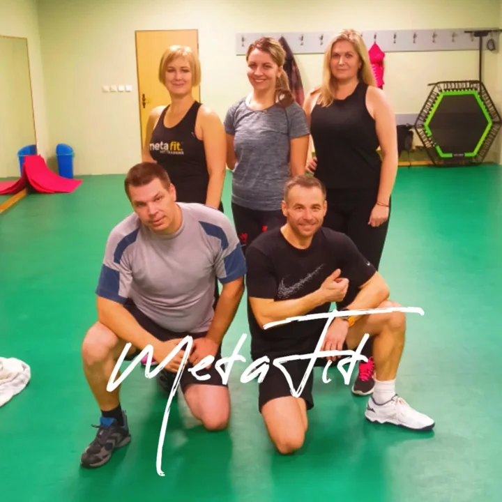 Metafit – společná fotografie účastníků v zrcadlovém sále